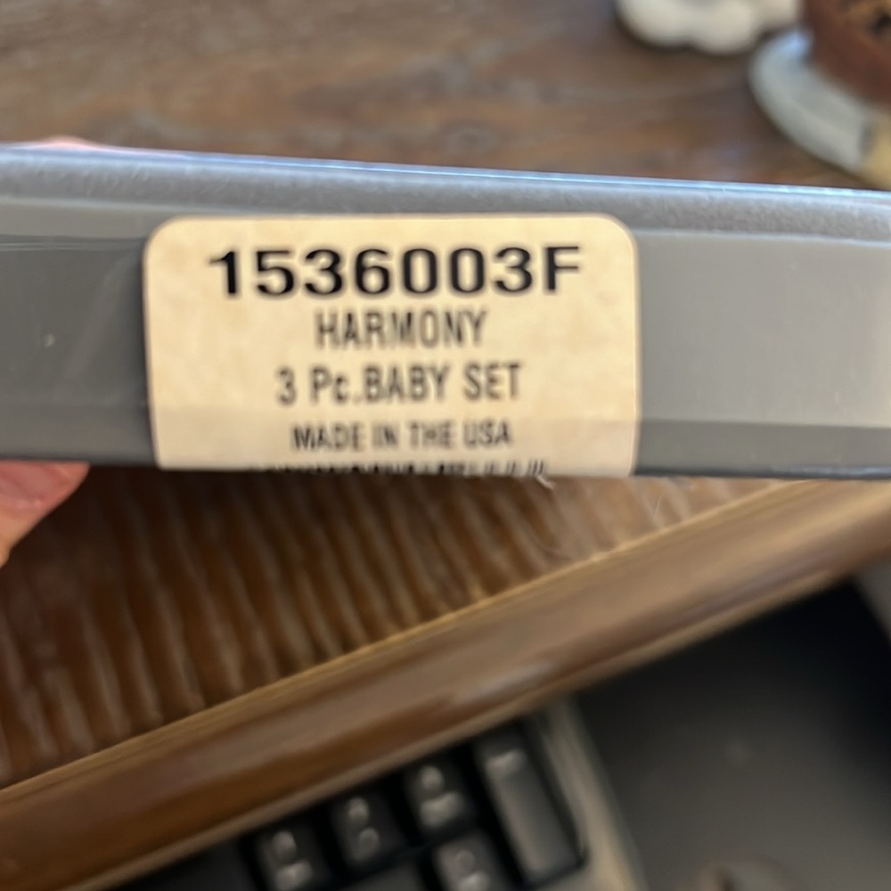 NWT ONEIDA SILVER PLATE 3 PIECE BABY SET. - Picture 2 of 3